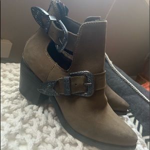 LIKE NEW Steve Madden Ankle Booties